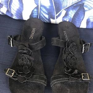 🖤NEW Vionic black suede leather slides🖤